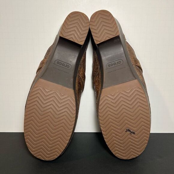 Womens CROCS Sarah Brown Tooled Leather Slip On Clogs / Size 11 - Picture 7 of 8